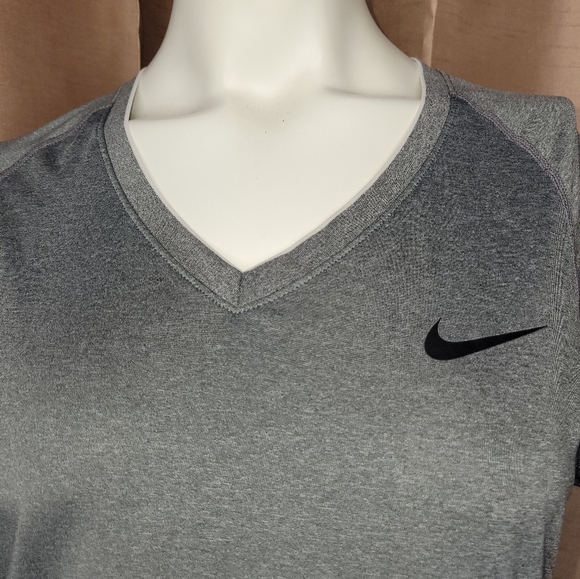 Nike Women's Workout Fitted T-Shirt - Size: Medium- Gray / Black - Picture 3 of 10
